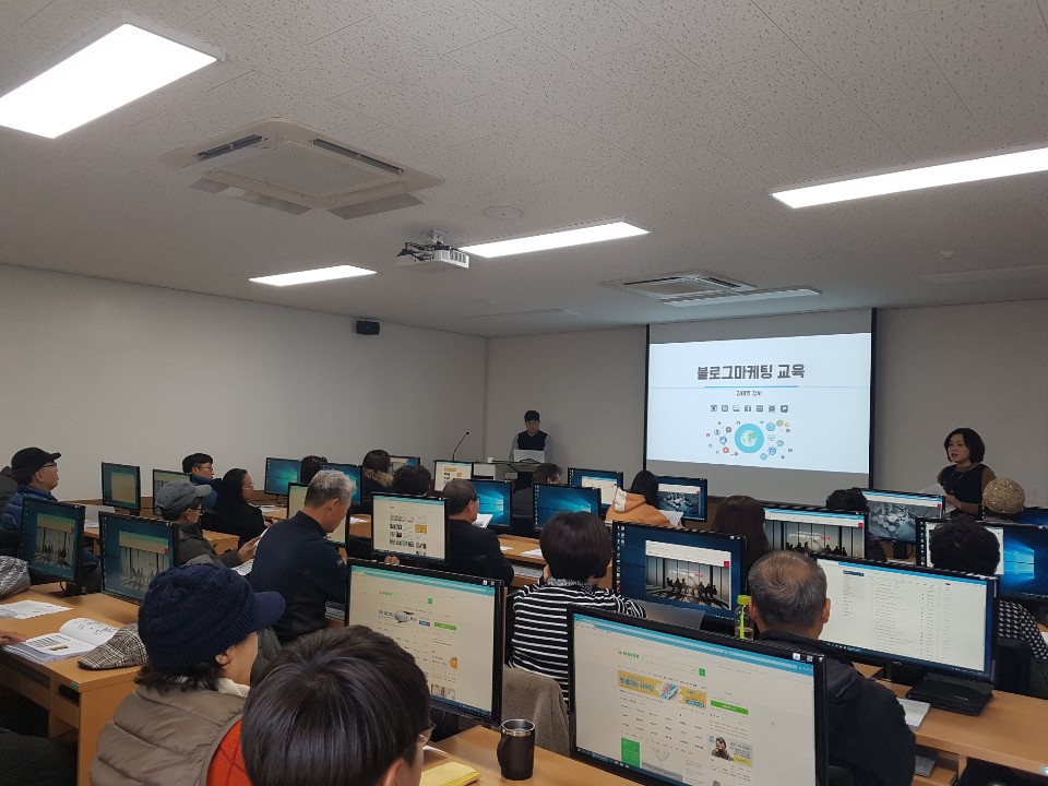 김태현 대표 AI·마케팅 강의 현장 사진